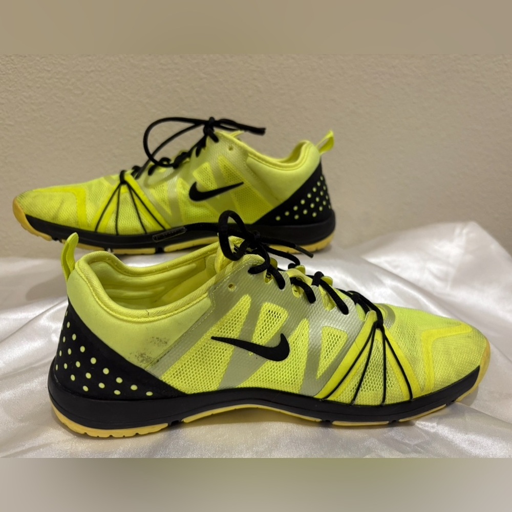 Nike Neon Yellow and Black Sneakers 7.5